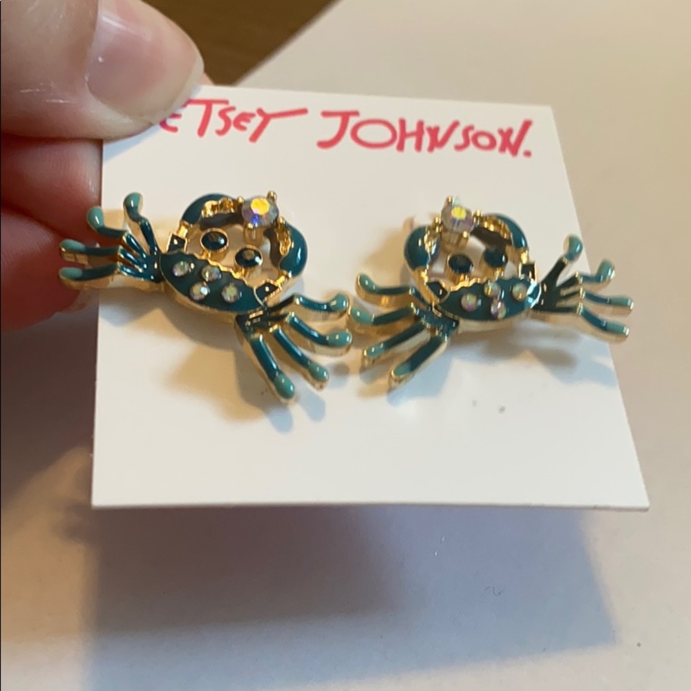 🎉HP🎉New! Betsey Johnson crab post earrings 🦀 - Picture 3 of 5